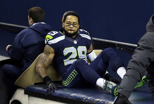 Seahawks beat Carolina, lose Thomas to injury