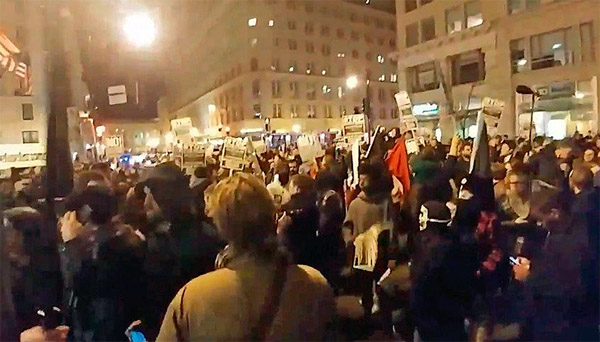 Crowd of protesters outside'Deploraball