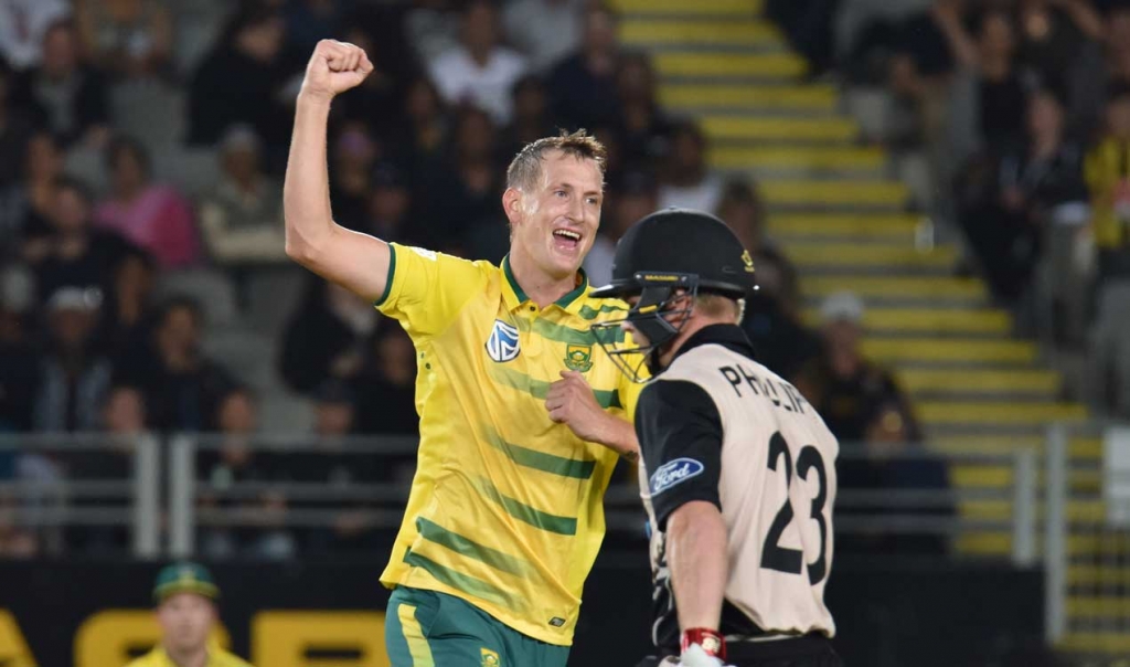 Chris Morris celebrates the wicket of Glenn Philips