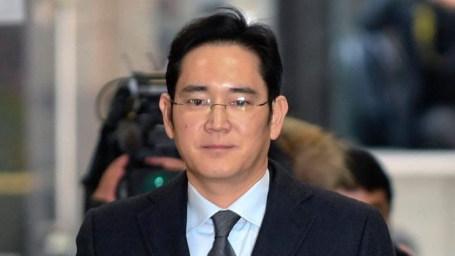 Samsung boss arrested in Korean bribery scandal