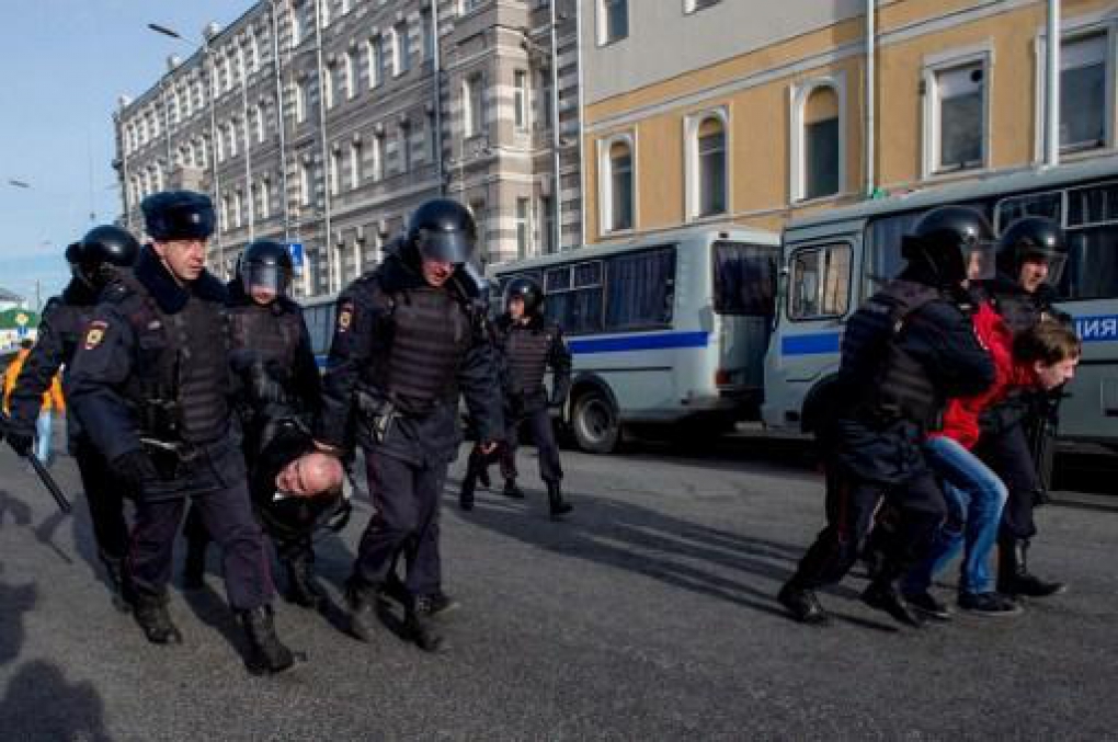 EU calls on Russia to release protesters'without delay