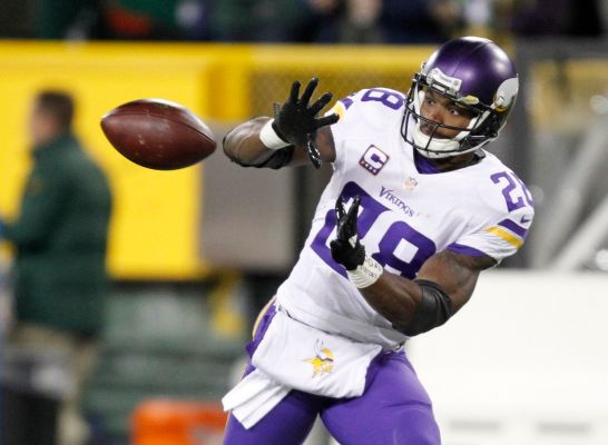 Minnesota Vikings Adrian Peterson warms up before