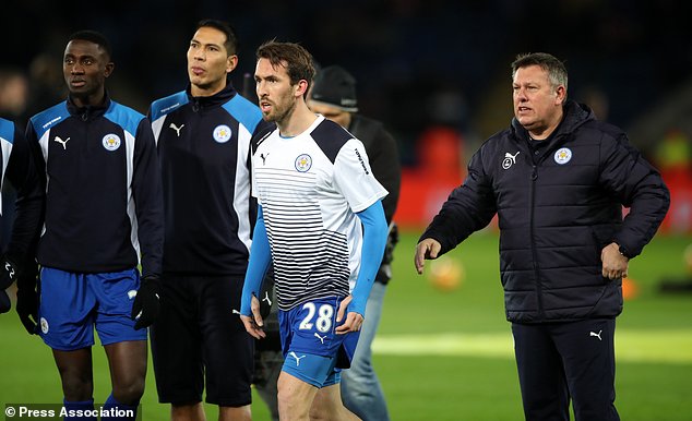 Leicester caretaker manager Craig Shakespeare with some of the players