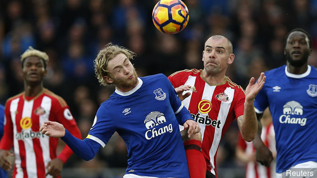 Everton's Tom Davies in action with Sunderland's Darron Gibson