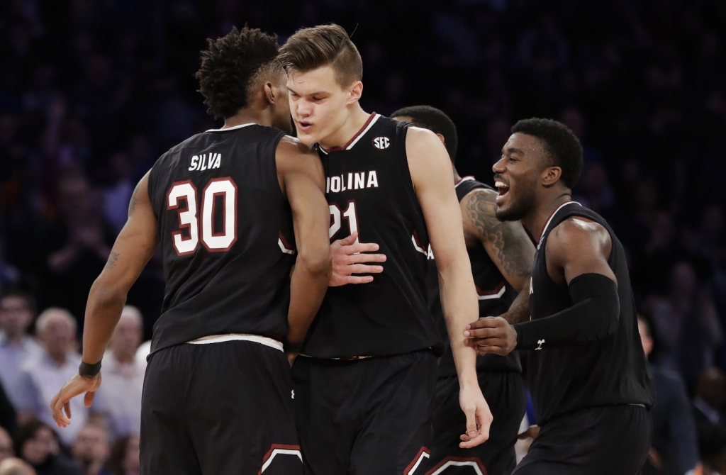 Darius Rucker cries as South Carolina clinches Final Four berth