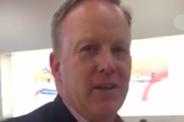 Sean Spicer confronted while shopping at the Apple Store