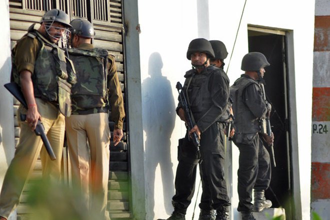 Stand-off between ATS, suspected terrorists in Lucknow