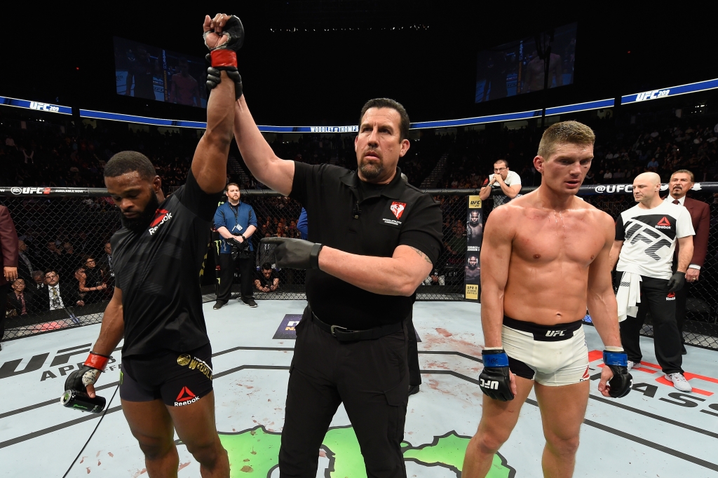 Tyron Woodley retains belt against Stephen Thompson in snorefest rematch booed by crowd