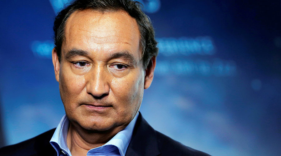 Ashamed & embarrassed’ United Airlines CEO Munoz won’t quit over passenger furor