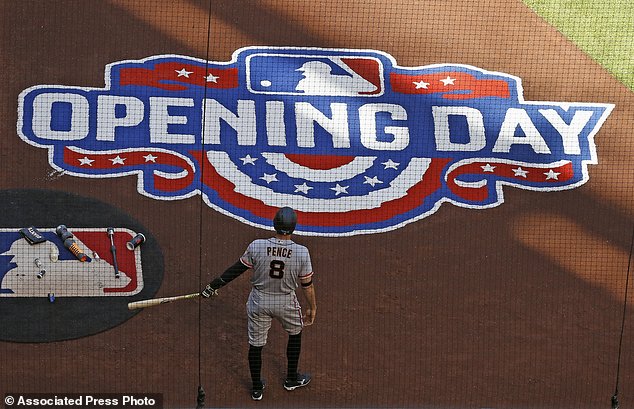 San Francisco Giants Hunter Pence waits to bat against the Arizona Diamondbacks during the first inning of an Opening Day baseball game Sunday