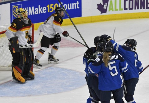 US women remain unbeaten at worlds, beat Finland 5-3