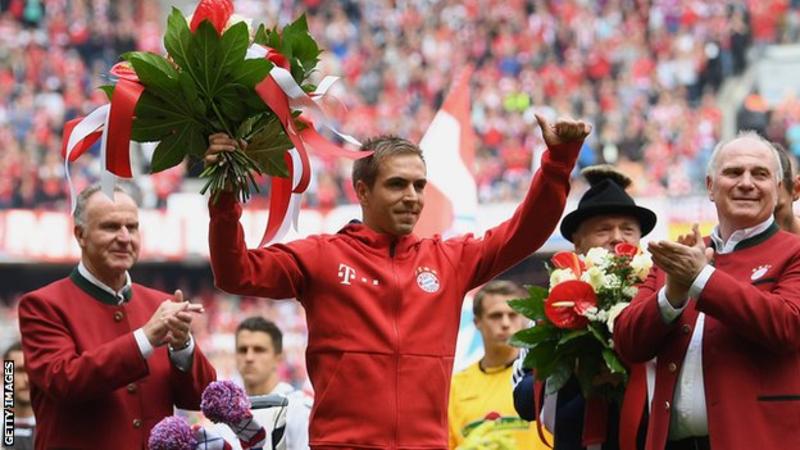 Lahm gets trophy in Bundesliga farewell