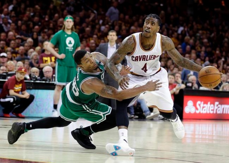 Celtics complete comeback to stun Cavs at buzzer