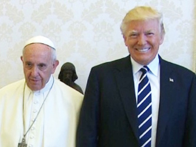 Pope Francis poses with President Donald Trump