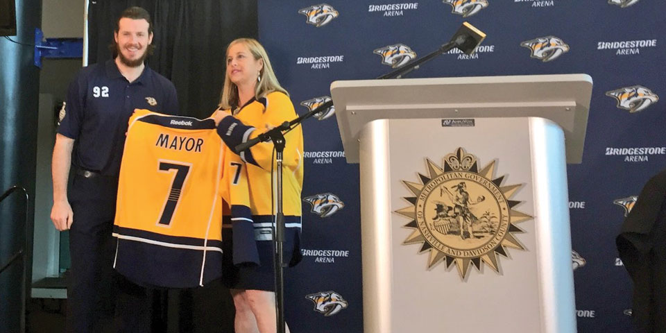 Laviolette asks Preds' fans not to throw anything onto ice