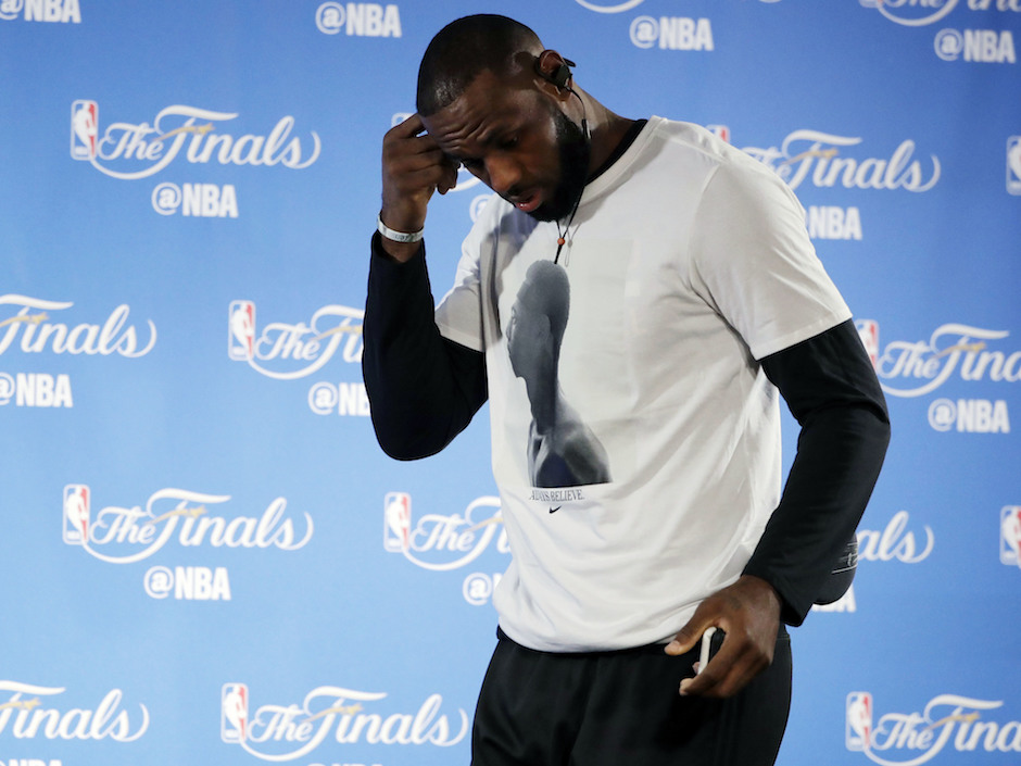 Cleveland Cavaliers&#039 Le Bron James walks up to the podium to answer questions before an NBA basketball practice Wednesday