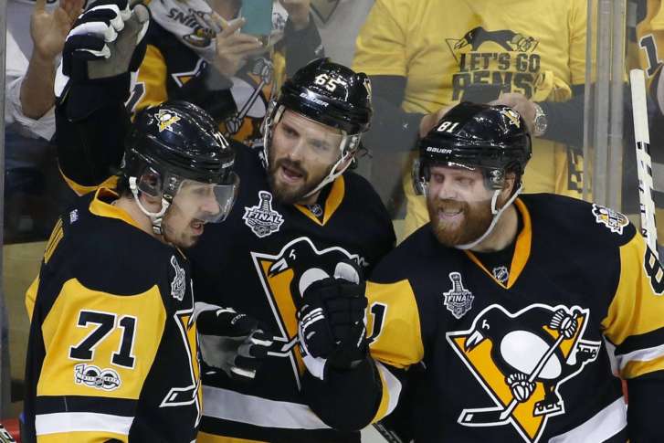 The Latest: Predators beat Penguins 4-1, even Final at 2-2