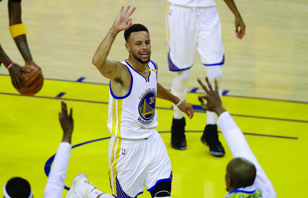 Warriors Sock Cavs in Game 2, Take Command in NBA Finals