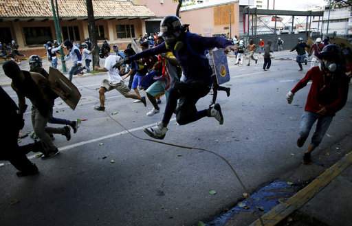 5 Killed in Violence during Venezuelan Opposition's General Strike against Maduro Regime