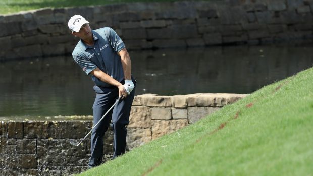 Leader Kevin Kisner on the seventh hole