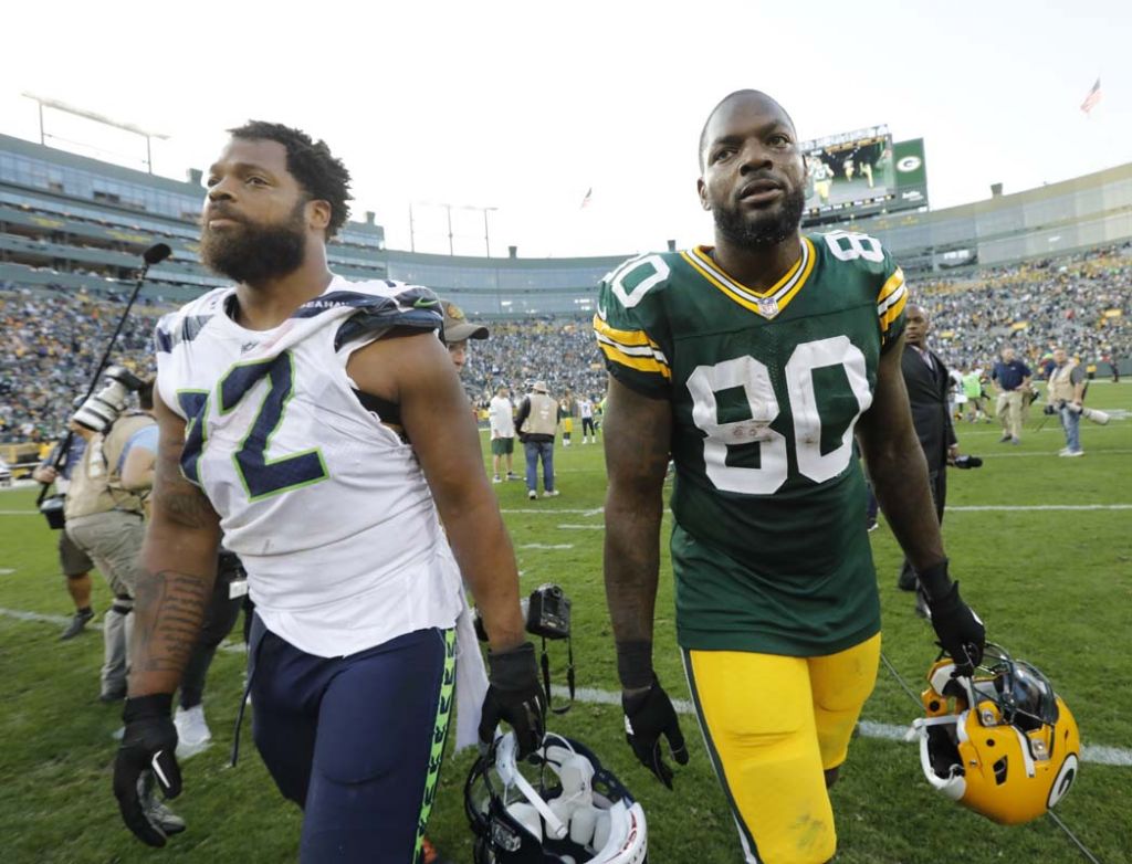 Michael Bennett sits for anthem in Green Bay Brother raises fist