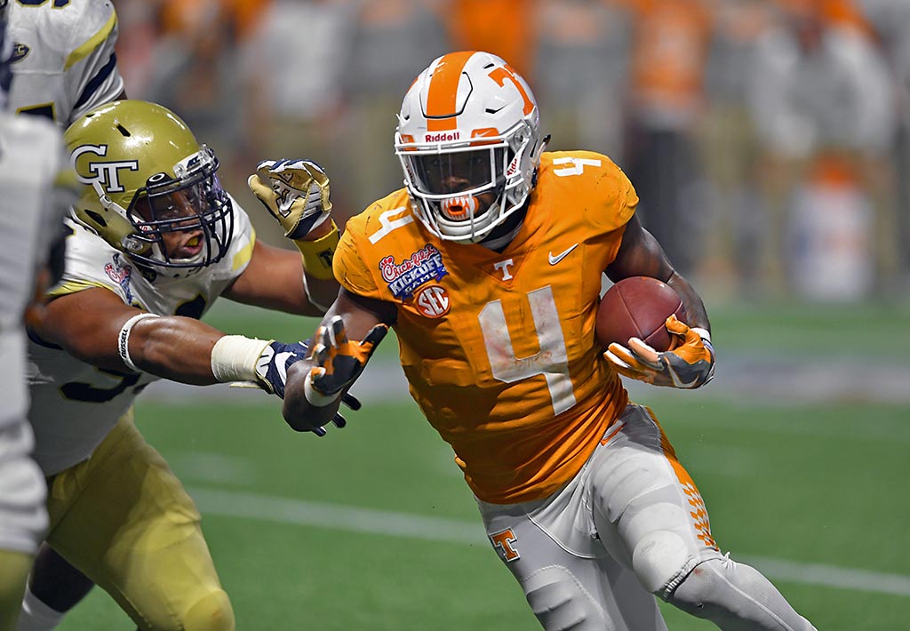 Tennessee Volunteers running back John Kelly carries the ball for a touchdown against the Georgia Tech Yellow Jackets during the fourth quarter at Mercedes Benz Stadium