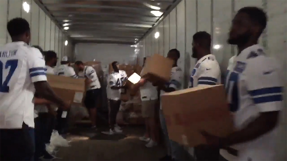 WATCH Dallas Cowboys Unload Trucks To Help With Hurricane Harvey Relief