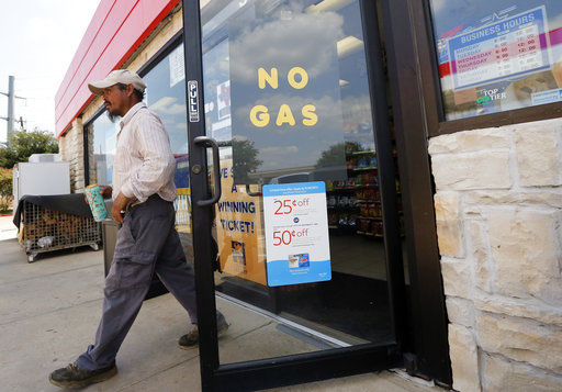 Texas drivers rush to fill gas tanks as pump prices rise