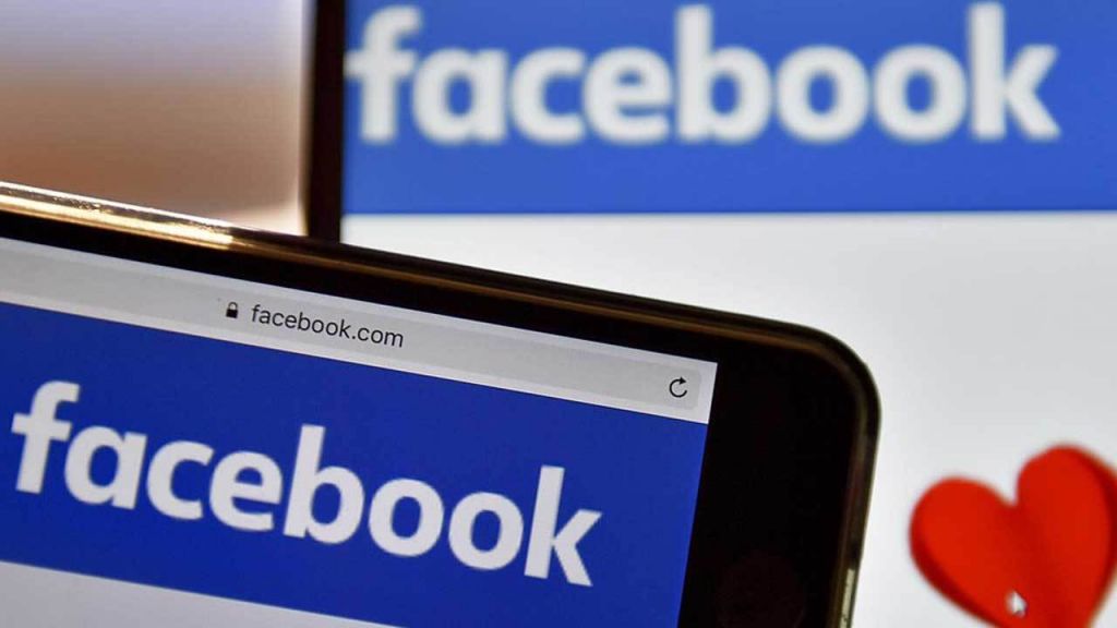 Facebook anti-revenge porn program asks users for their nude photos