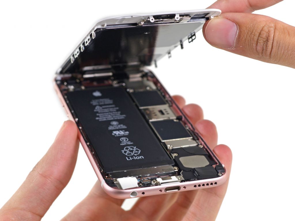 Apple Responds To Claims They Slow Down iPhones With Older Batteries