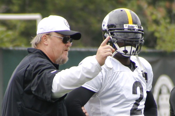 Pittsburgh Steelers quarterback Michael Vick right talks with quarterbacks coach Randy Fichtner during practice for the NFL football team Wednesday Aug. 26 2015 in Pittsburgh