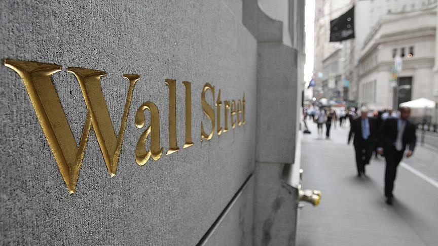 Wall Street recovers dives as volatility continues