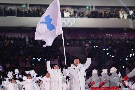 Korean unity historic handshake as Pyeongchang Olympics open