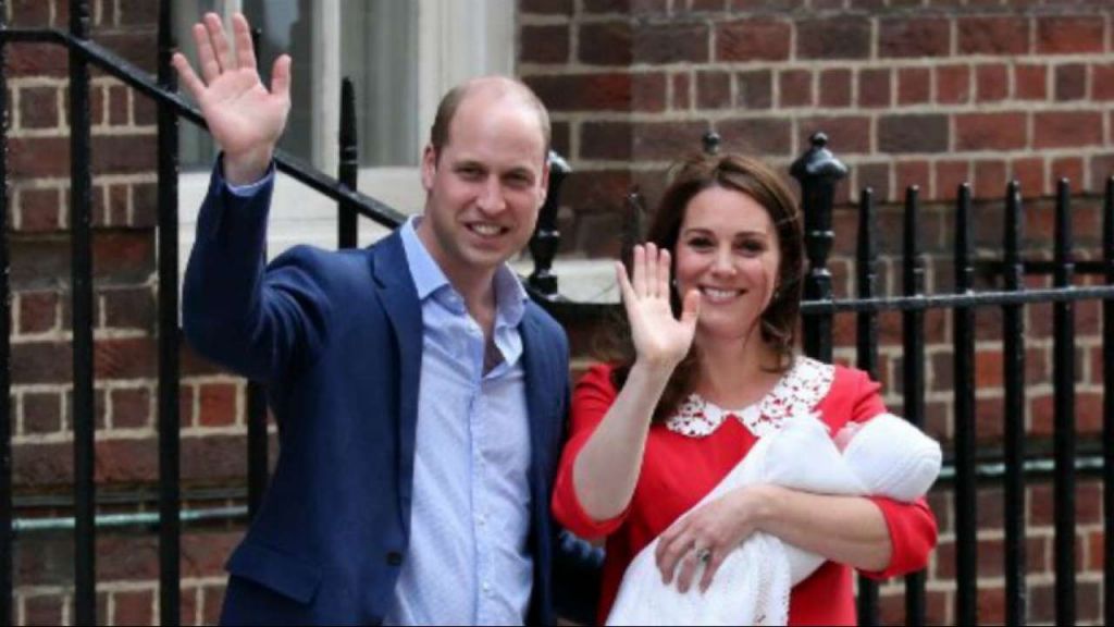 Prince William and Kate Middleton with royal baby 3