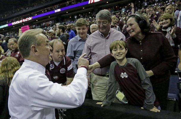 Mississippi State womenâs basketball coach Vic Schaefer speaks with some fans after Friday nightâs win over Louisville at the Final Four