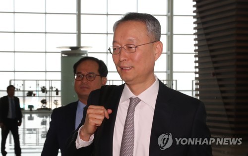 S. Korea's Minister of Trade Industry and Energy Paik Un-gyu at Incheon International Airport