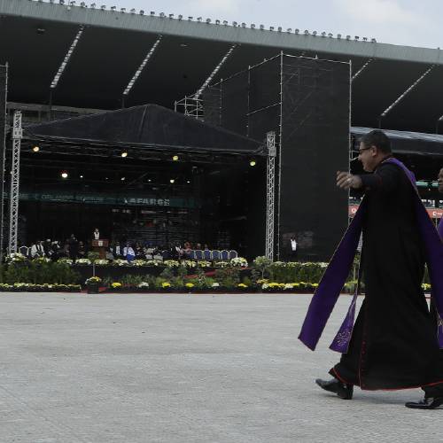 South Africans gather to pay tribute to Madikizela-Mandela