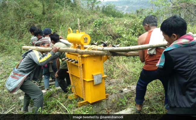 PM Modi Claims Every Indian Village Has Electricity'; Cong Chief Rahul Gandhi Terms it 'Yet Another Lie'