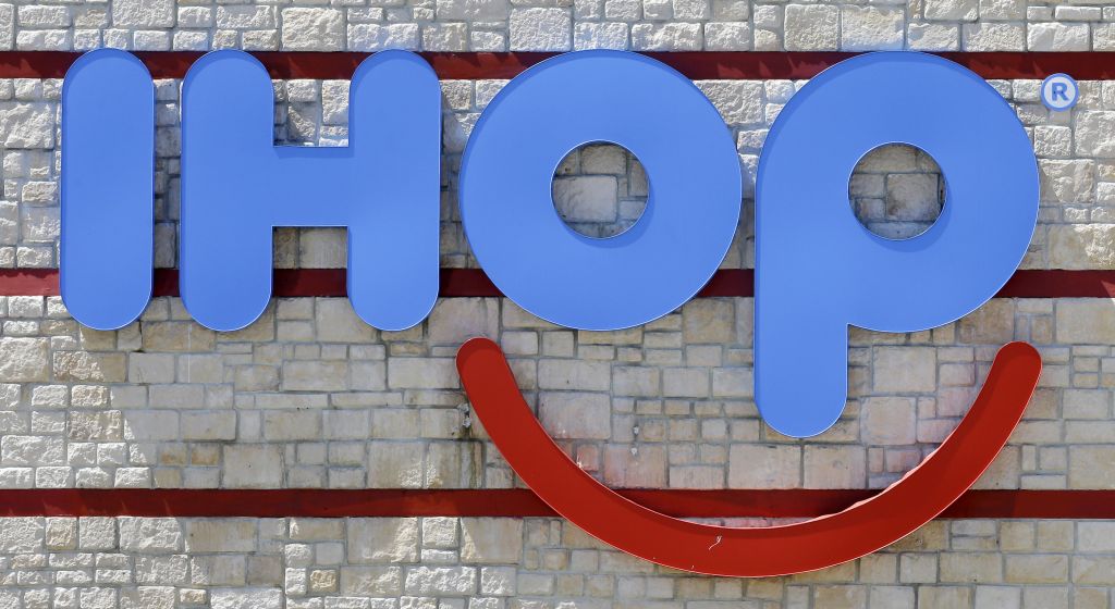 IHOP changes name to IHOb