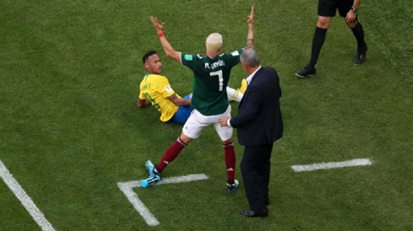 Soccer Great Neymar Under Fire for 'Faking Injuries'