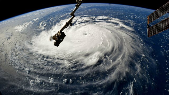 FEMA prepares for 'dangerous storm&#039 Florence