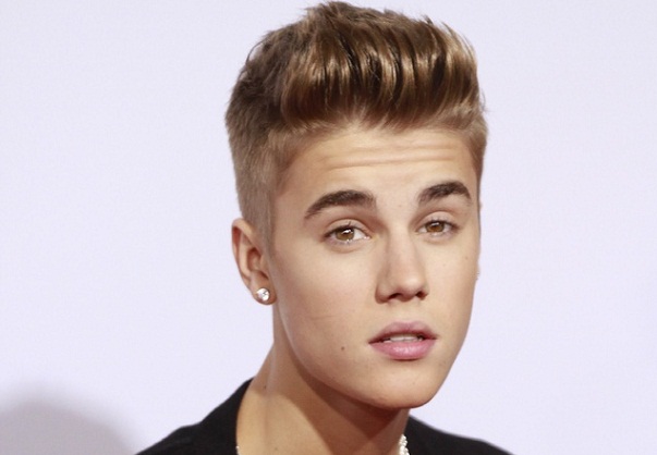 Justin Bieber Is Planning To Dress like Selena Gomez This Halloween 1