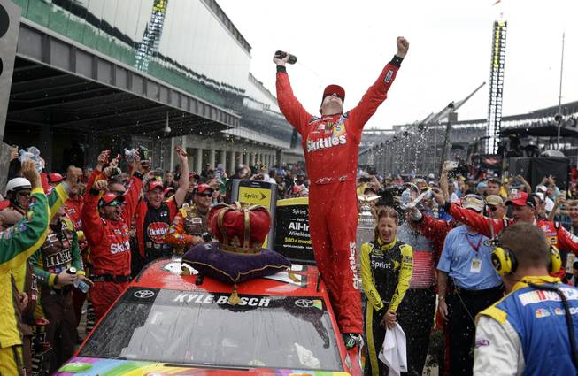 Carl Edwards earns pole for Brickyard 400