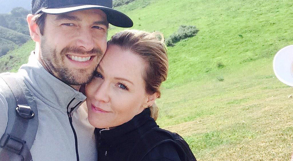 Jennie Garth walks down the isle for Dave Abrams / Sunday World