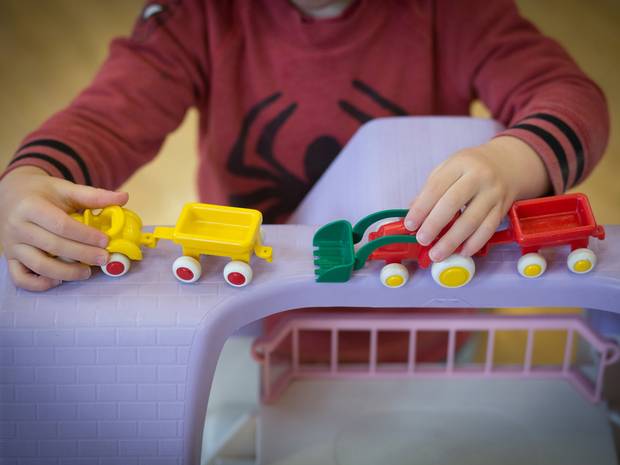 Poor parents urged to take up free nursery places - BBC News