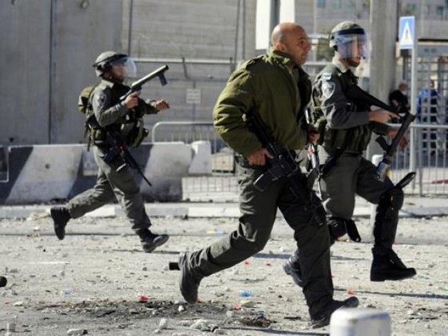 Israeli forces enter Jerusalem's mosque