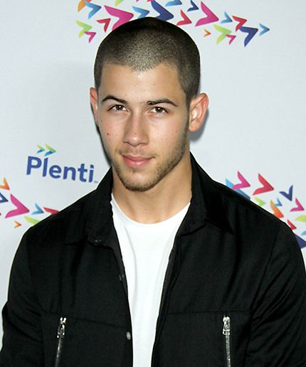 Nick Jonas Rejects Selena Gomez Dating Rumor After Embracing Gay Fans: Former