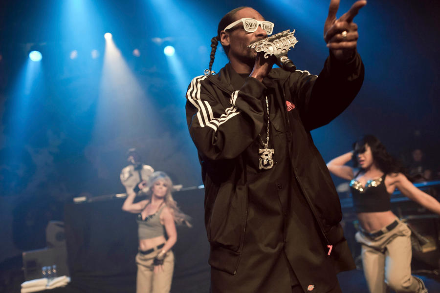 Snoop Dogg Detain In Sweden, Blaming It's Racial Profiling - International