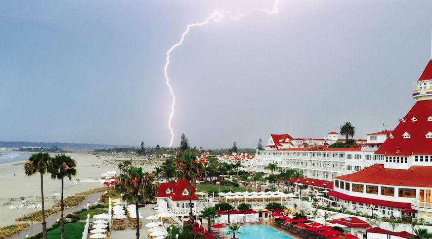 Thunderstorm hits Southern California, closes LA beaches - Connecticut Post