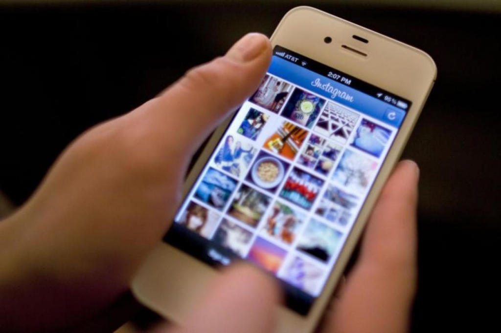 Instagram adds search to its web interface